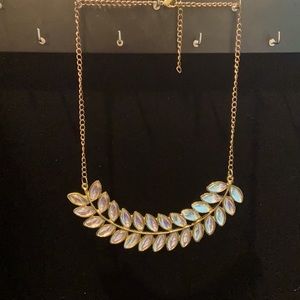 Leaf design gold necklace